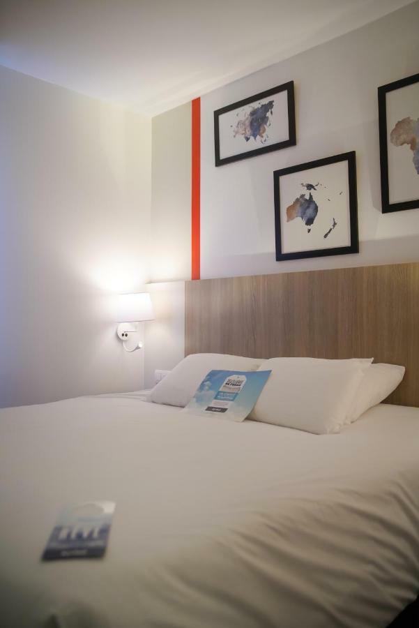 Kyriad Hotel La Flèche Esterno foto
